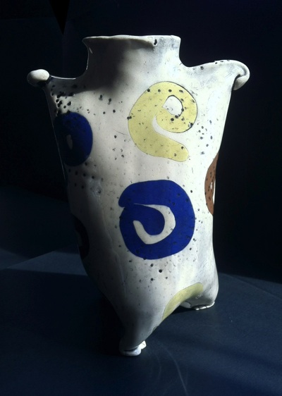 Stoneware with inlay tripod vase